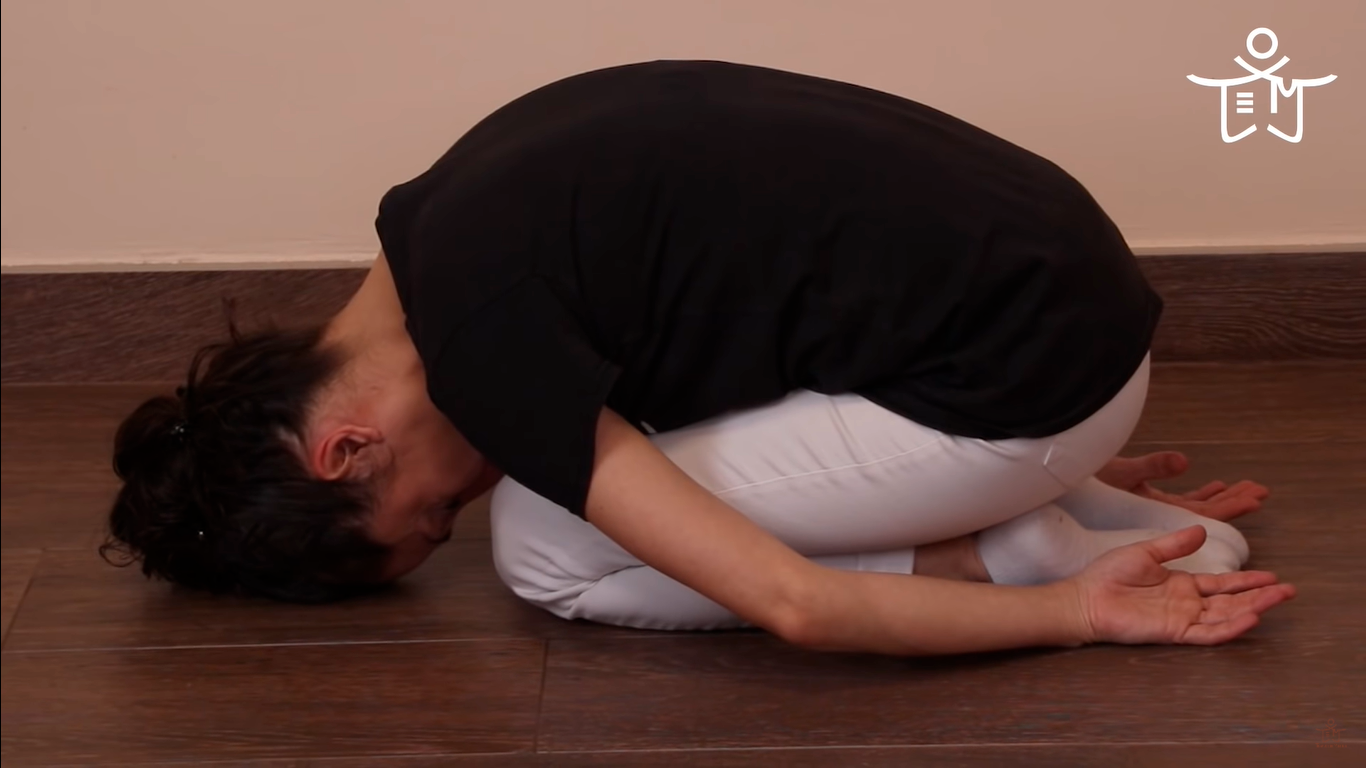 estiramientos de yoga para aliviar el dolor