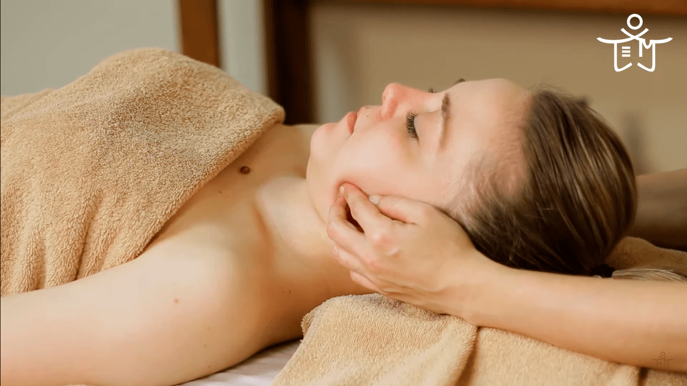 Cómo hacer un masaje en el cuello
