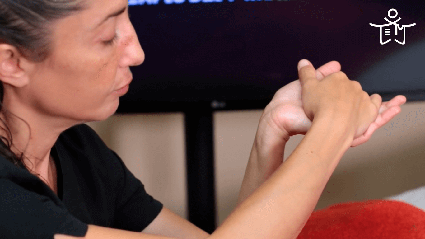 Técnicas de automasaje para reducir el dolor de manos
