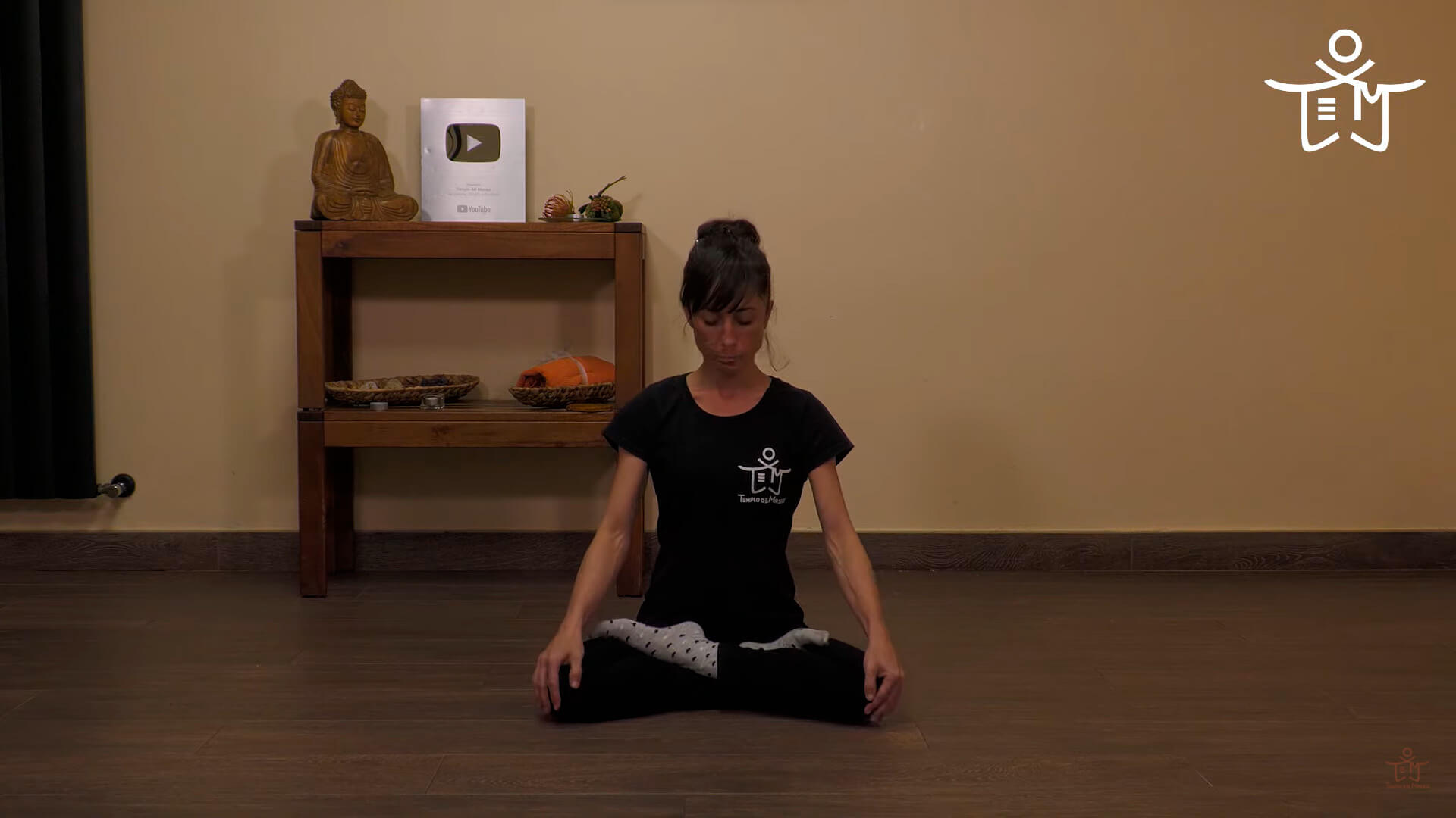 Cómo hacer la postura del loto en yoga
