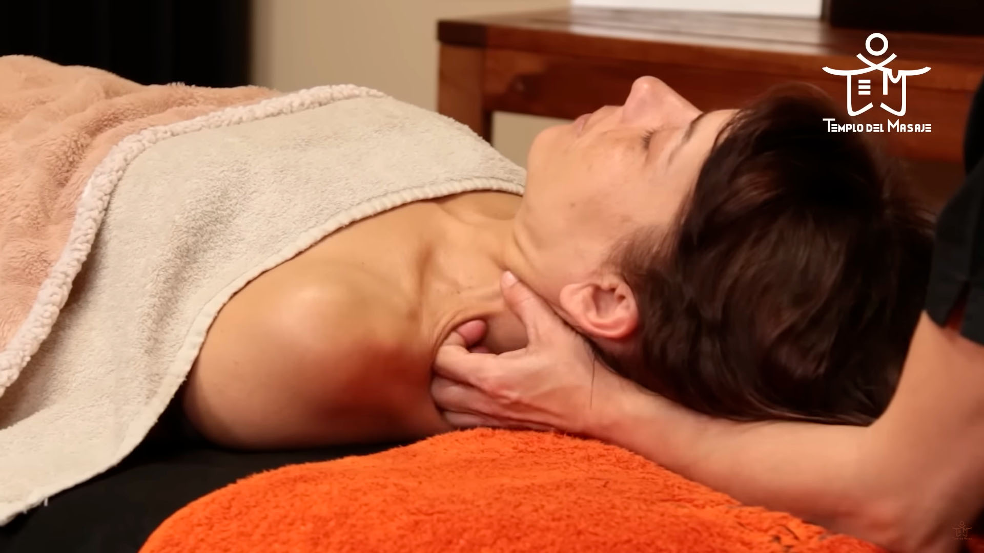 Cómo relajar el cuello con un masaje